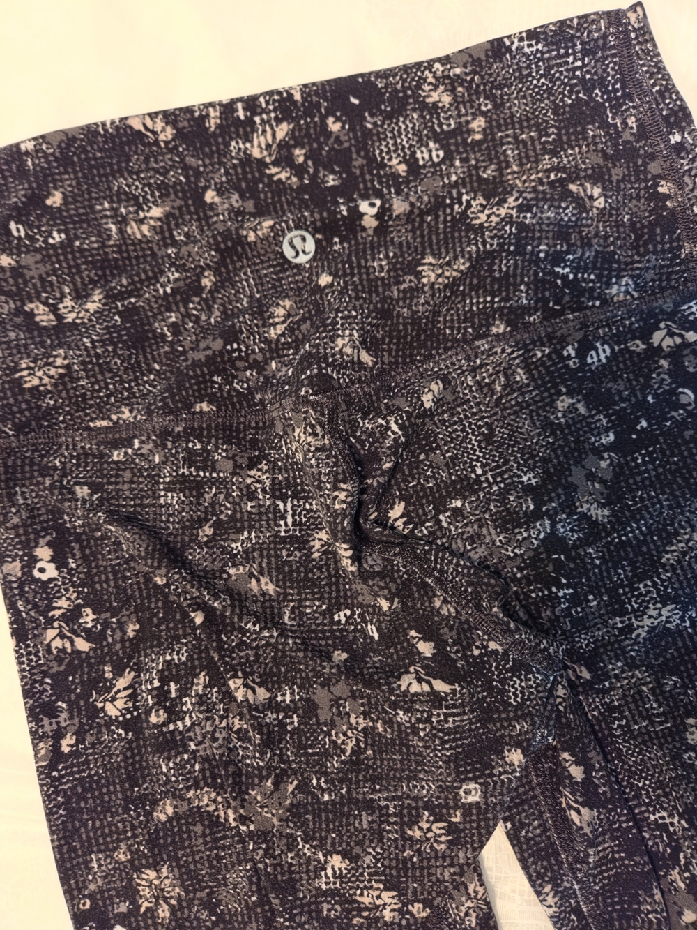 lululemon athletica Women’s Black and Gray Textured Joggers xs
